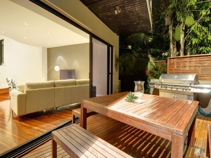 8 Pleasant Street, Red Hill QLD 4059