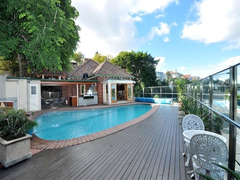 15 Hillside Crescent, Hamilton QLD 4007