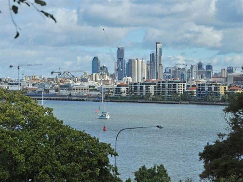 15 Hillside Crescent, Hamilton QLD 4007