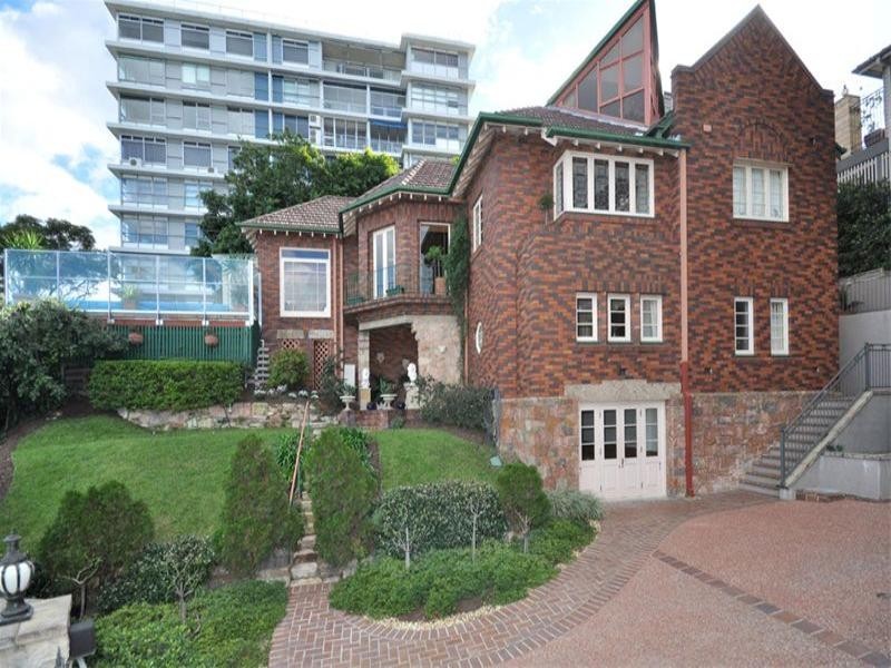 15 Hillside Crescent, Hamilton QLD 4007