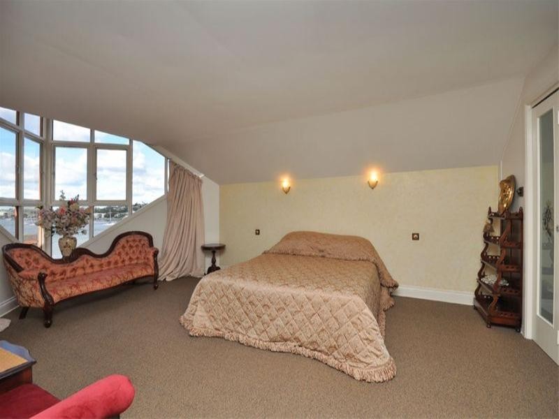 15 Hillside Crescent, Hamilton QLD 4007