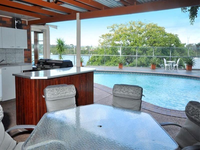 15 Hillside Crescent, Hamilton QLD 4007