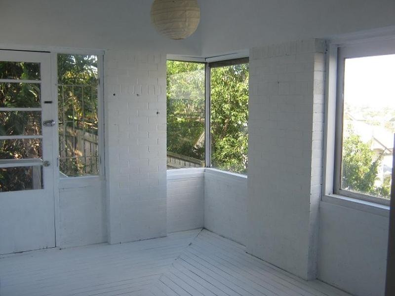 2/11 Dickson Tce,, Hamilton QLD 4007