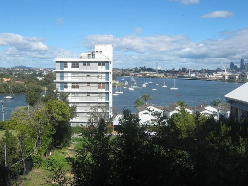 2/11 Dickson Tce,, Hamilton QLD 4007