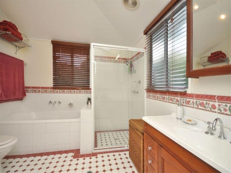 10 Chermside Street, Hendra QLD 4011
