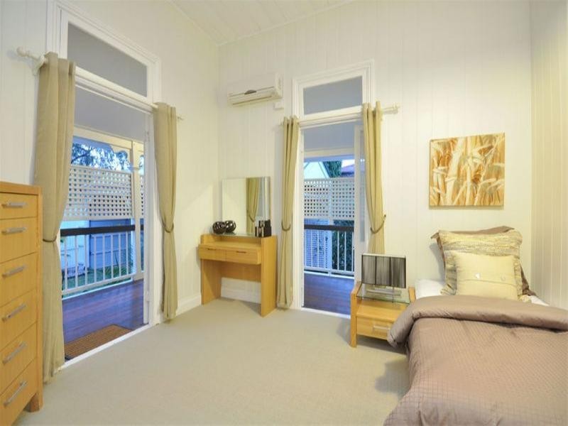 10 Chermside Street, Hendra QLD 4011