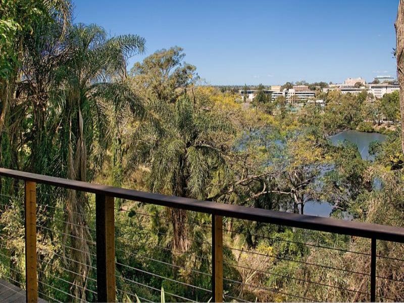 53 Derby Street (53 Fraser Terrace), Highgate Hill QLD 4101