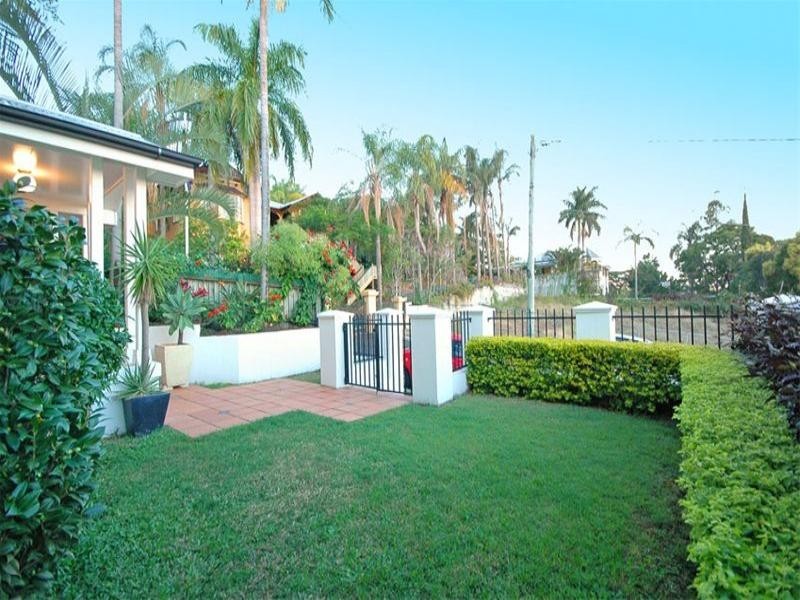 18 Goldsworthy Street, Hamilton QLD 4007