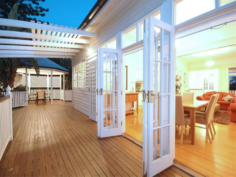 18 Goldsworthy Street, Hamilton QLD 4007