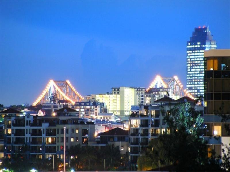 18 Goldsworthy Street, Hamilton QLD 4007