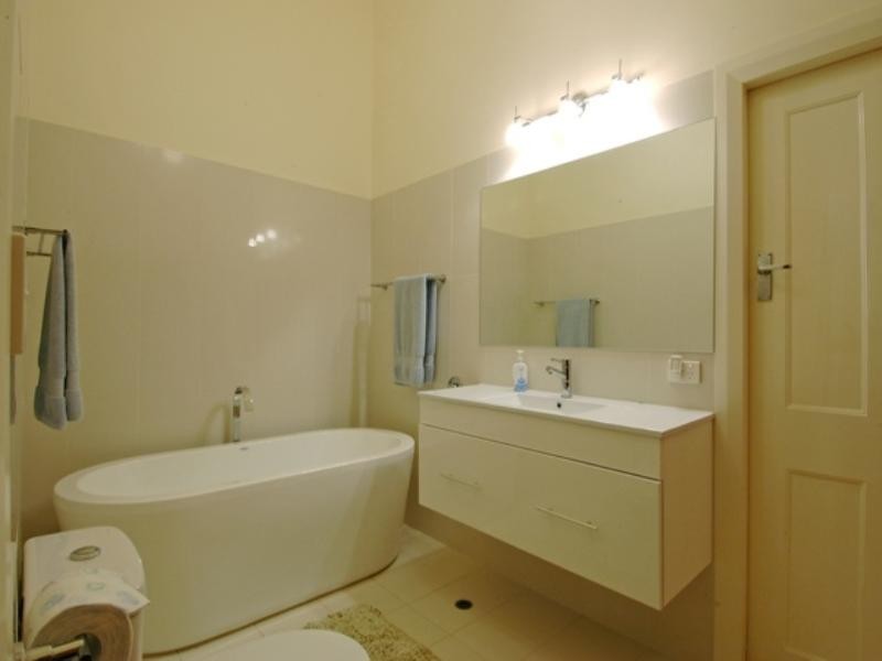 24 Enderley Road, Clayfield QLD 4011