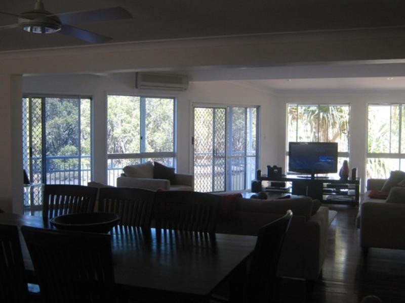 2 Lima Street, Nudgee Beach QLD 4014