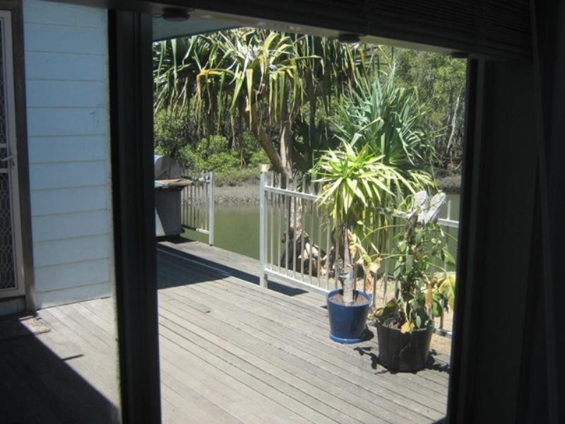 2 Lima Street, Nudgee Beach QLD 4014