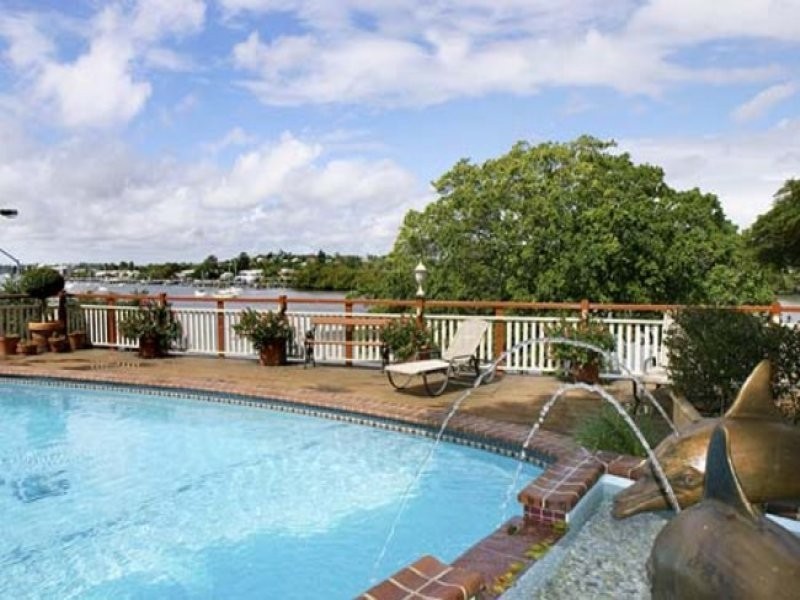 15 Hillside Crescent, Hamilton QLD 4007