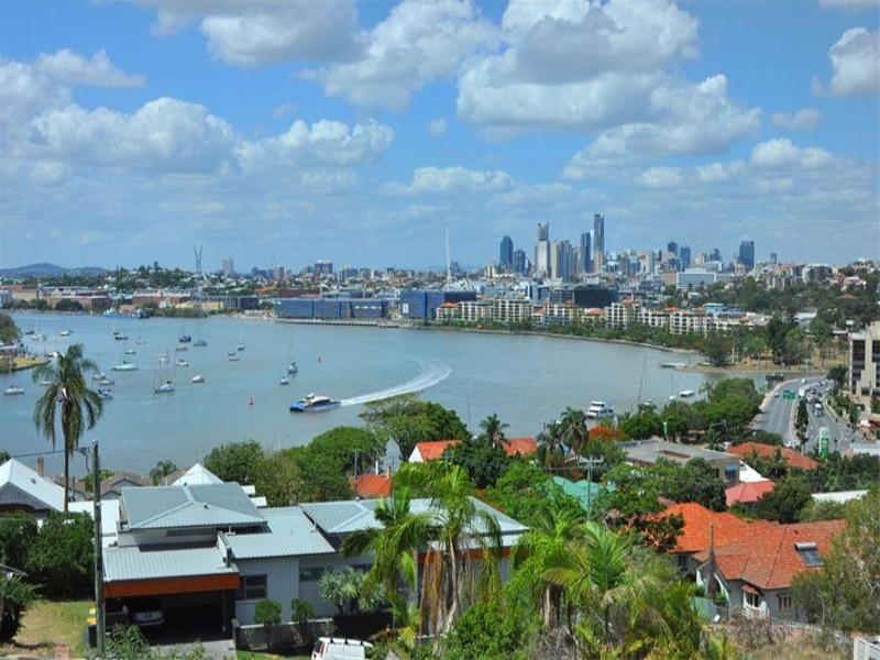 2 Dickson Terrace, Hamilton QLD 4007
