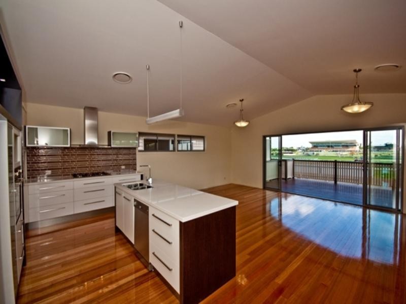 21 Raceview Avenue, Hendra QLD 4011
