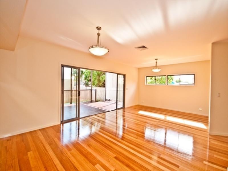21 Raceview Avenue, Hendra QLD 4011