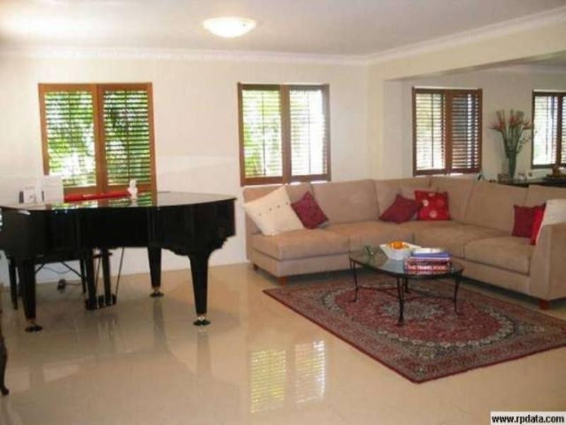 9 Lynell Street, Hamilton QLD 4007