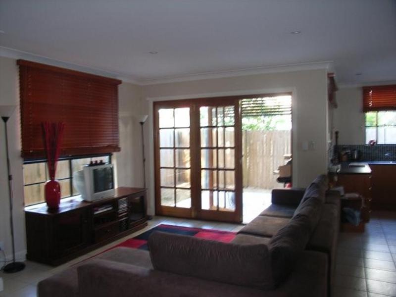 26 Rosina Street, Kangaroo Point QLD 4169