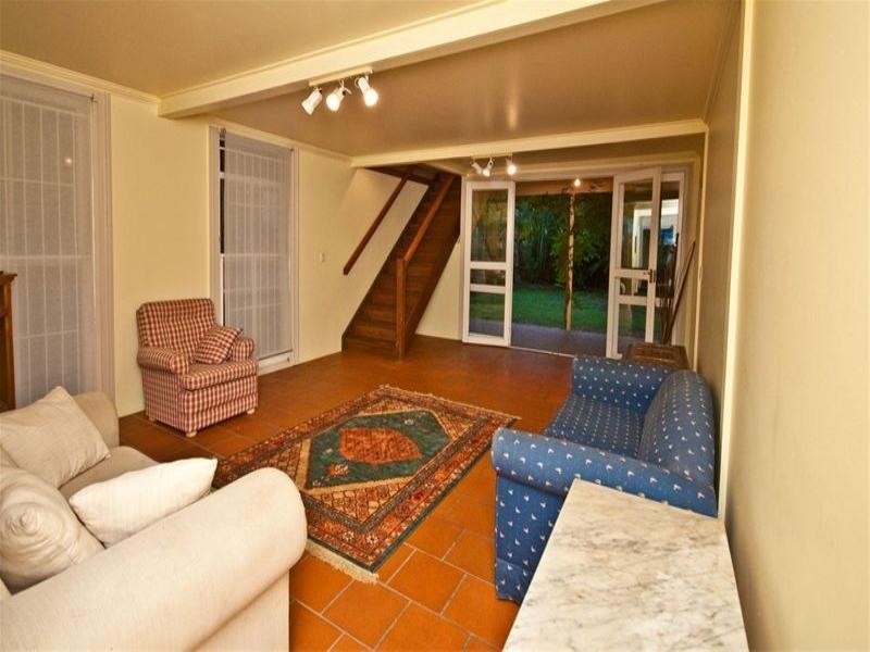 8 Nelson Street, Wooloowin QLD 4030