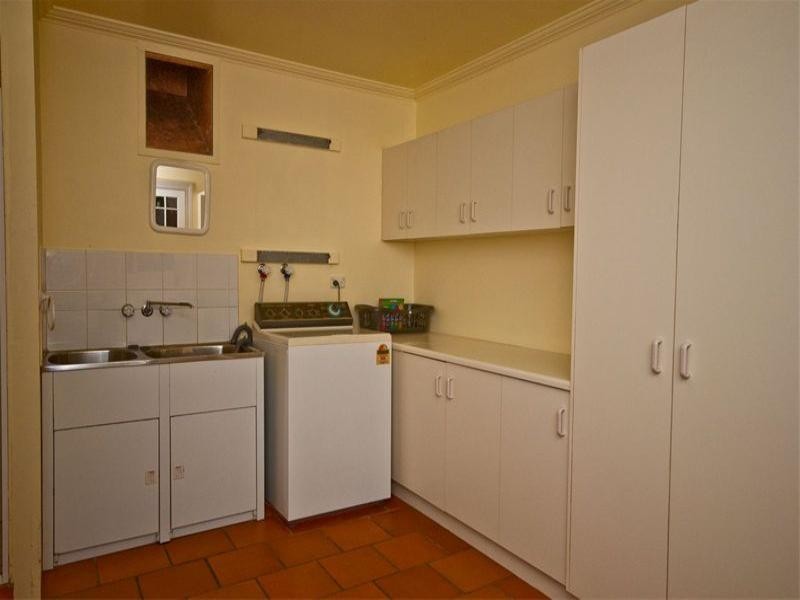 8 Nelson Street, Wooloowin QLD 4030