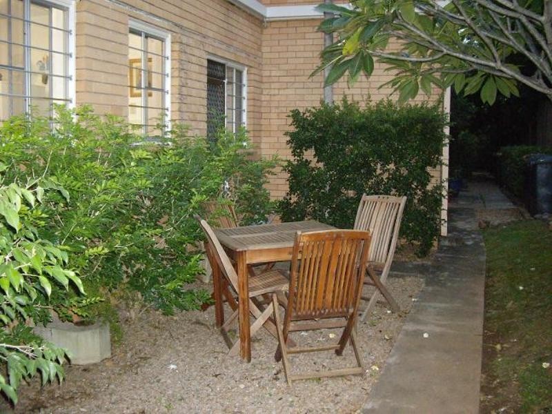 2/107 Windermere Road, Hamilton QLD 4007