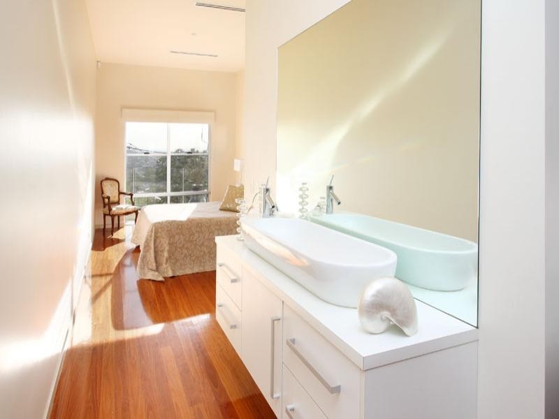 11 Mikado Street, Hamilton QLD 4007