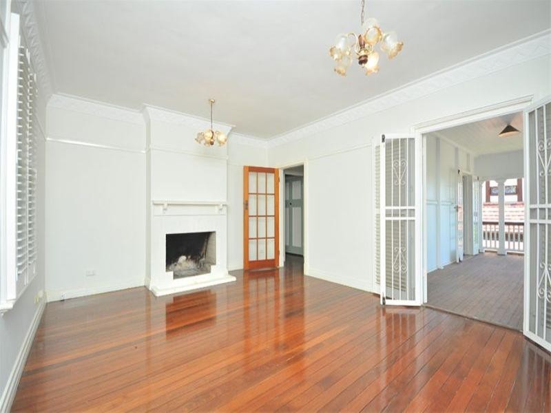 99 Crescent Road, Hamilton QLD 4007