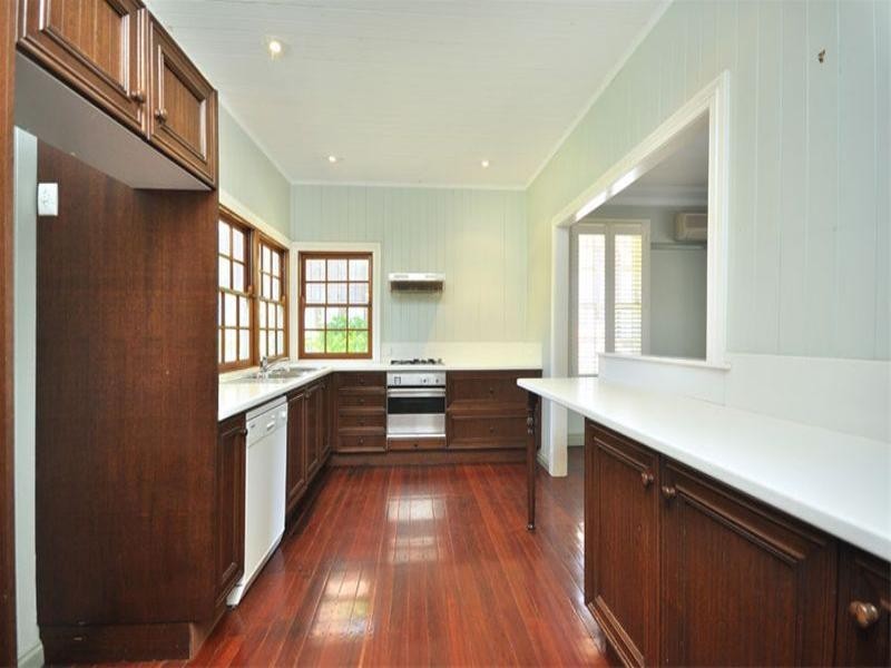 99 Crescent Road, Hamilton QLD 4007