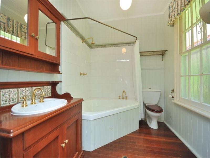 99 Crescent Road, Hamilton QLD 4007