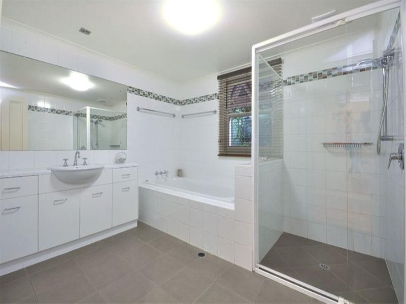 8 McGregor Street, Clayfield QLD 4011