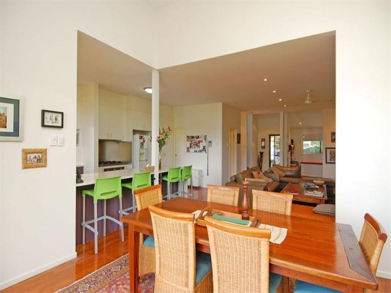 15 Pine Street, Hamilton QLD 4007