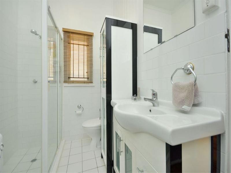 2/23 York Street, Hamilton QLD 4007