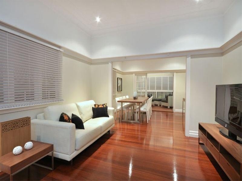 12 London Road, Clayfield QLD 4011