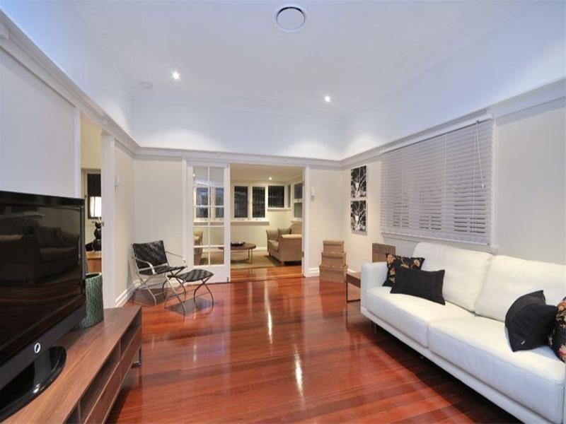 12 London Road, Clayfield QLD 4011