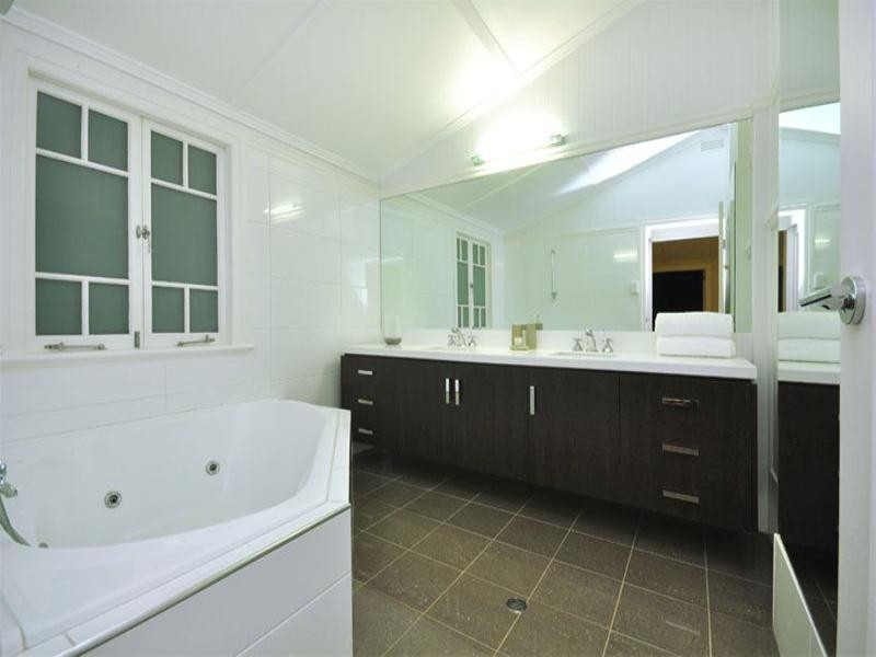 12 London Road, Clayfield QLD 4011