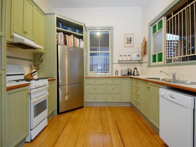 92 Macrossan Avenue, Norman Park QLD 4170