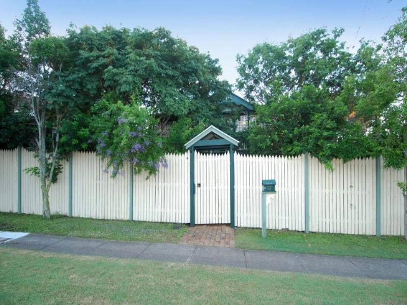 92 Macrossan Avenue, Norman Park QLD 4170