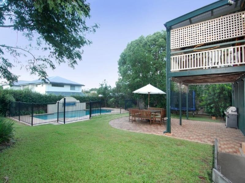 92 Macrossan Avenue, Norman Park QLD 4170