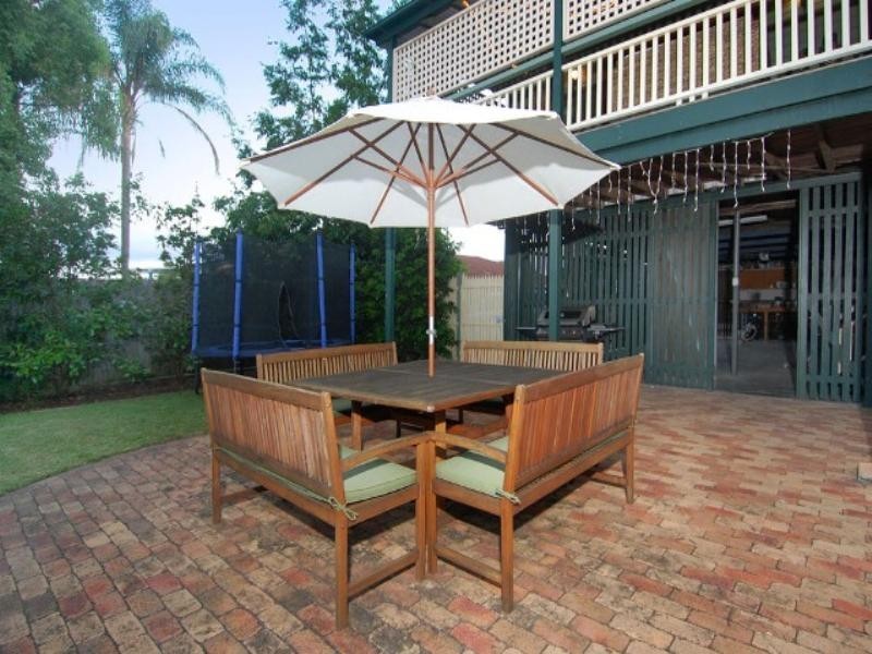92 Macrossan Avenue, Norman Park QLD 4170