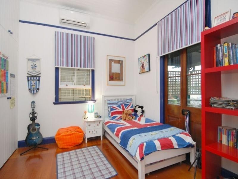 92 Macrossan Avenue, Norman Park QLD 4170