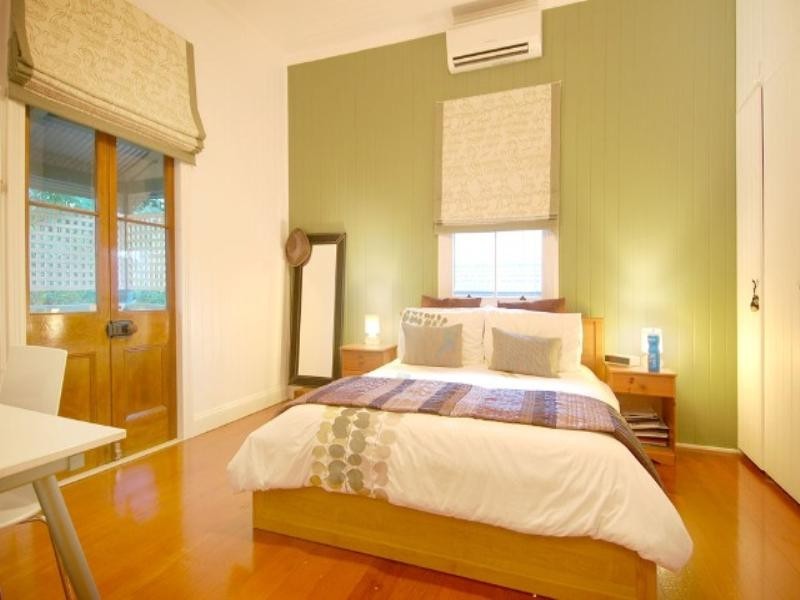 92 Macrossan Avenue, Norman Park QLD 4170