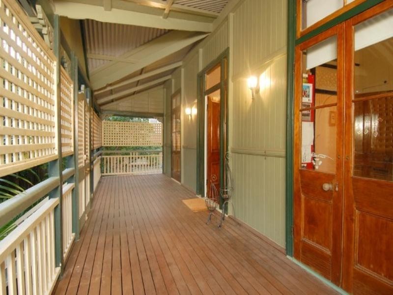 92 Macrossan Avenue, Norman Park QLD 4170