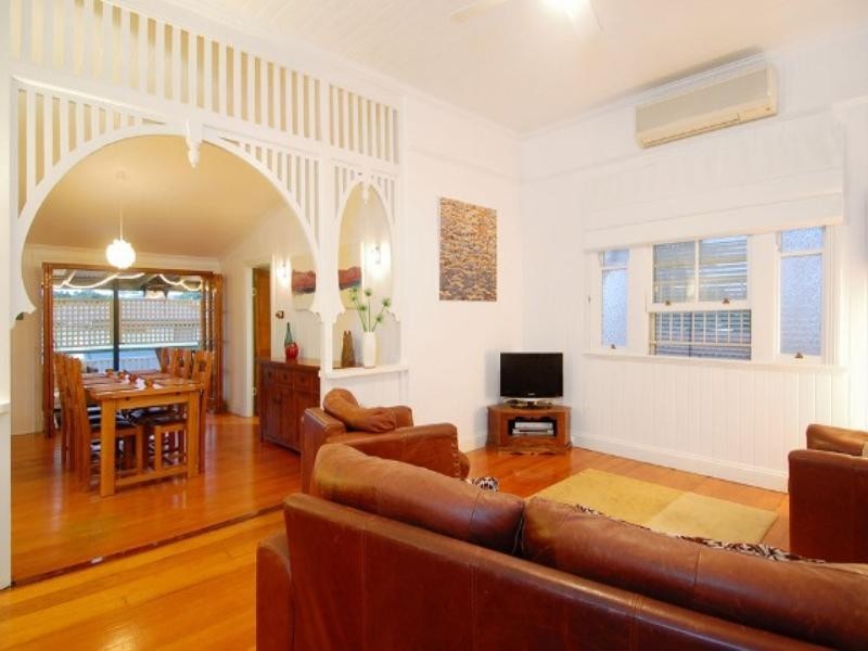 92 Macrossan Avenue, Norman Park QLD 4170