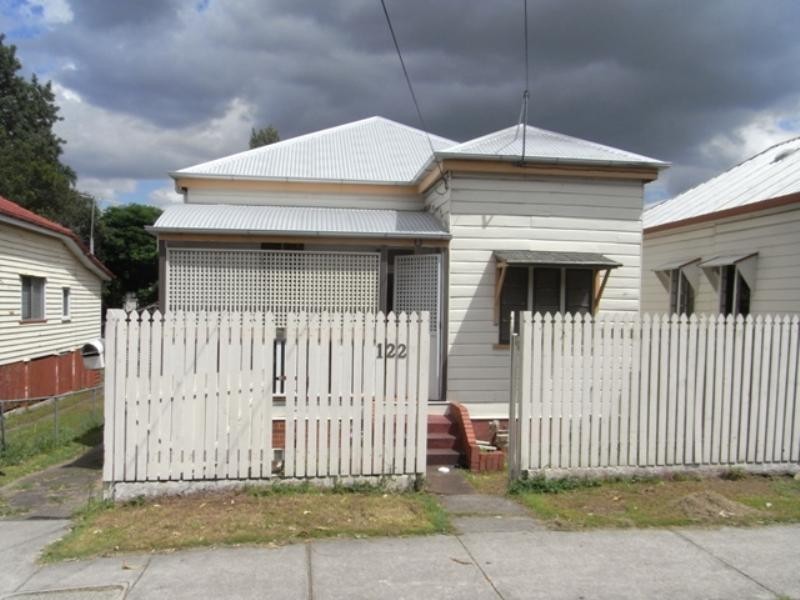 122 Albion Road, Windsor QLD 4030