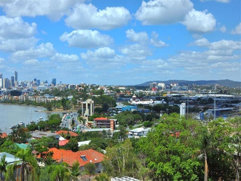 2 Dickson Terrace, Hamilton QLD 4007