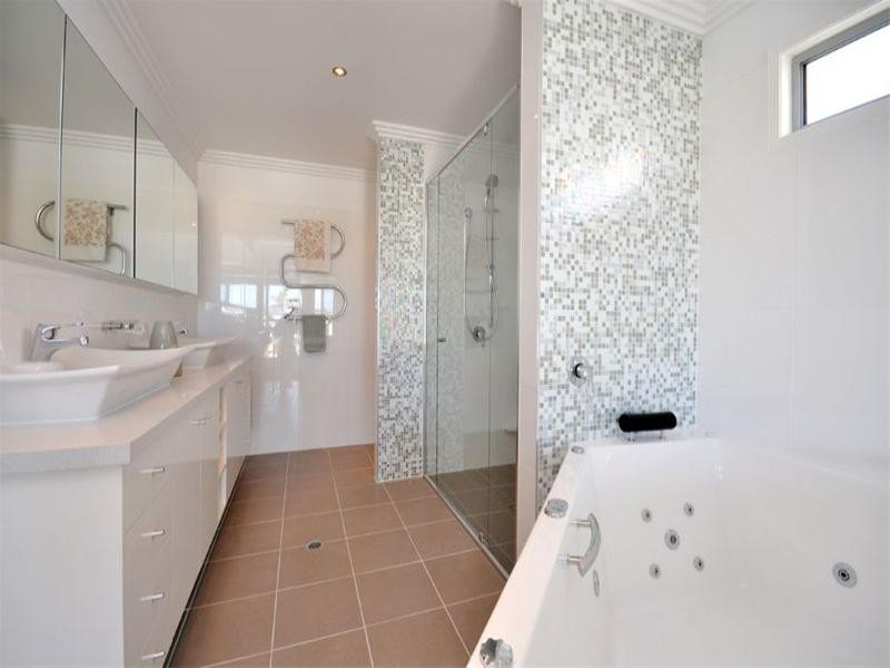 127 White Street, Wavell Heights QLD 4012