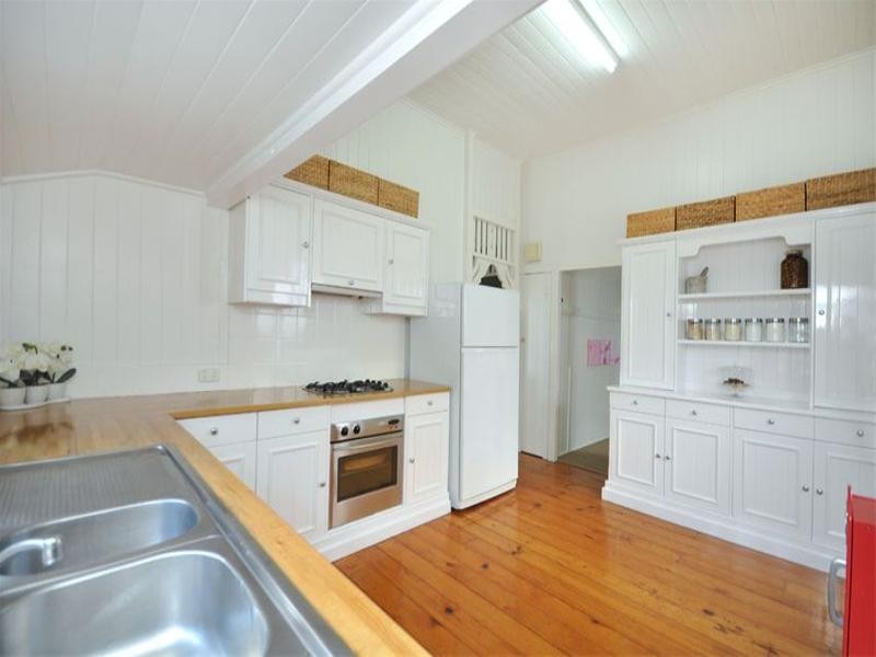 16 Gordon Street, Hendra QLD 4011