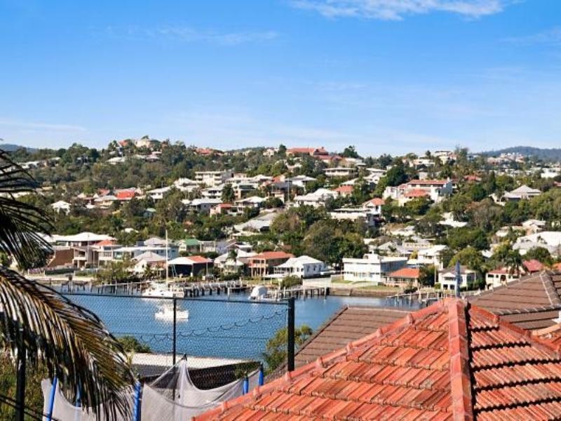 2/35 Langside Road, Hamilton QLD 4007