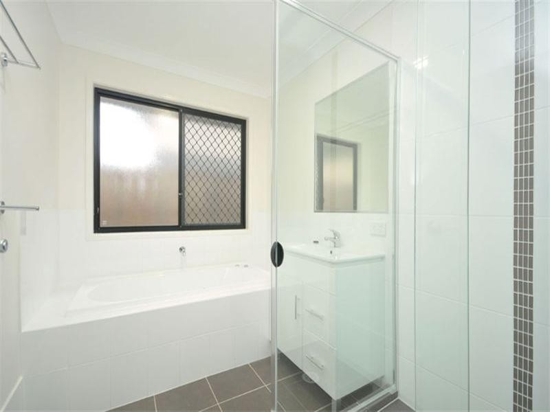 12 Adam Court, Kallangur QLD 4503